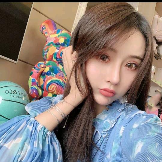 杨依姗(爆款穿搭)