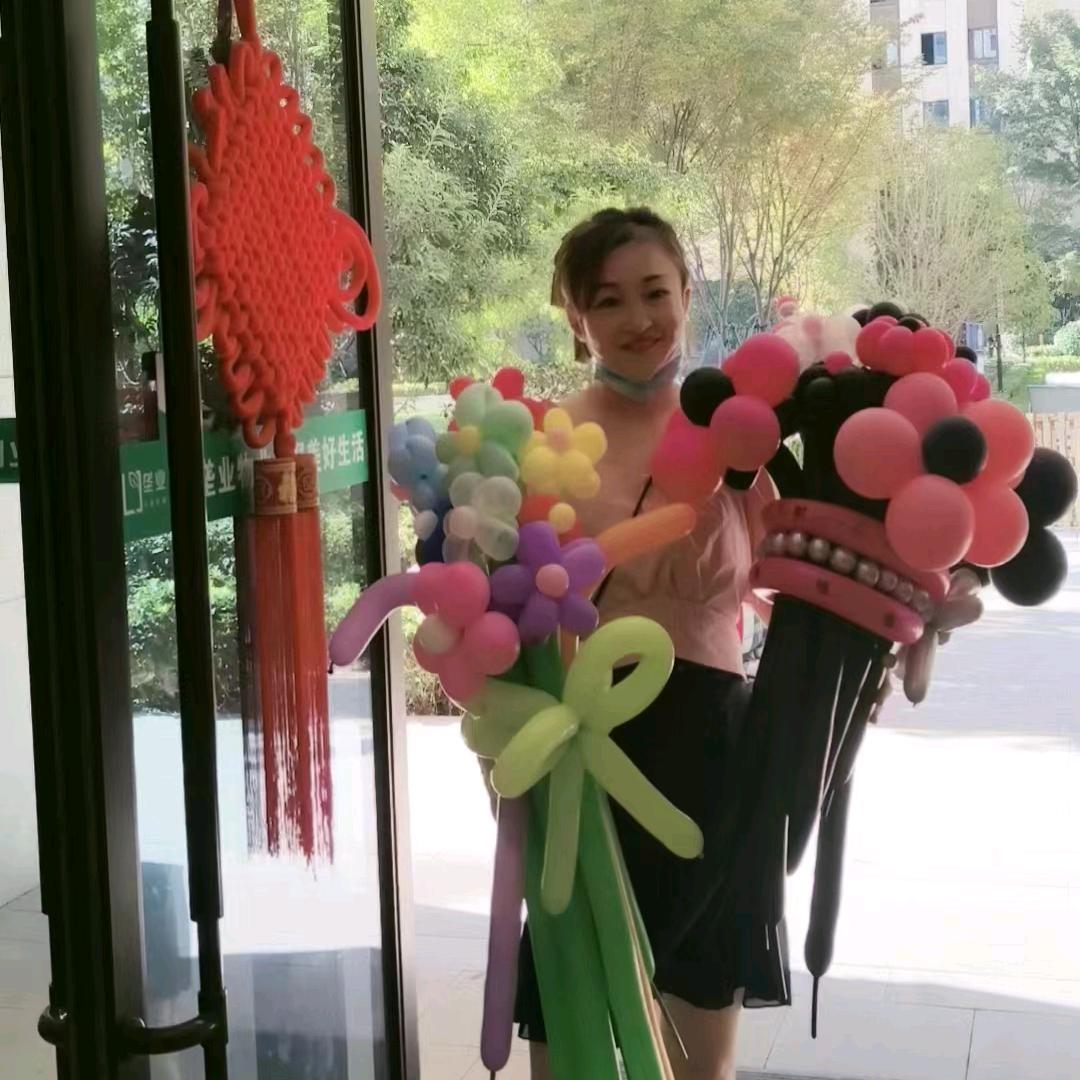 秋秋爱气球