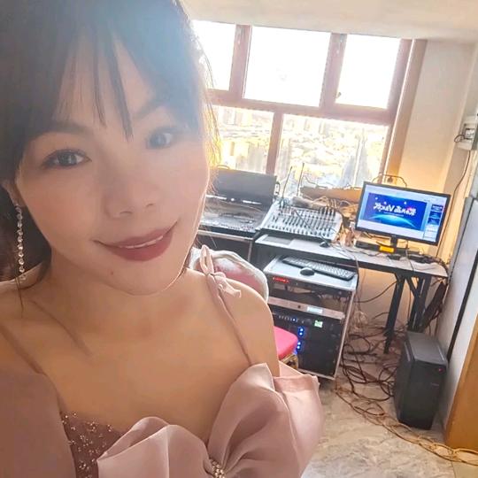 就歌唱吧🍉眼睛眯起来