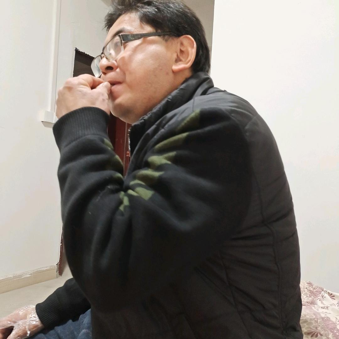 鼾鼾眼镜子哥哥