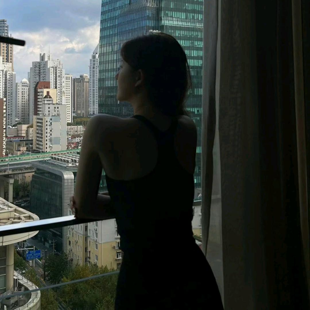 卖萌被打掉一颗门牙.