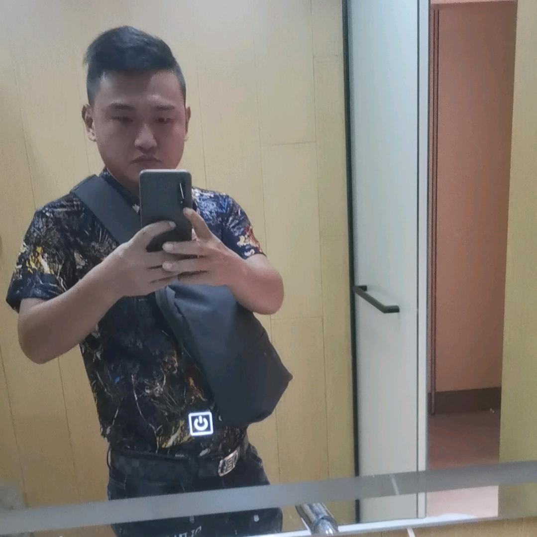 潘炜