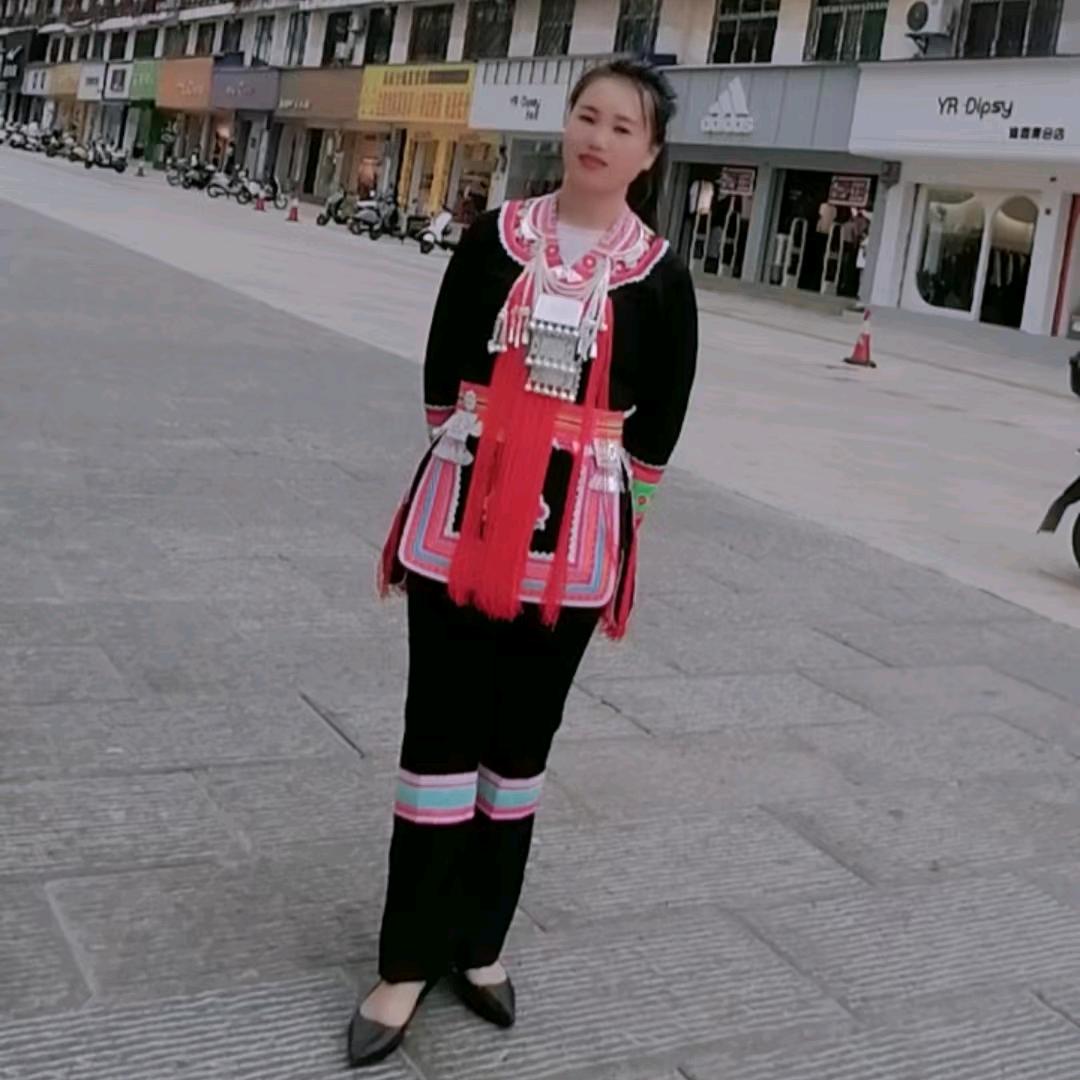 广南县彩丽瑶族服装店