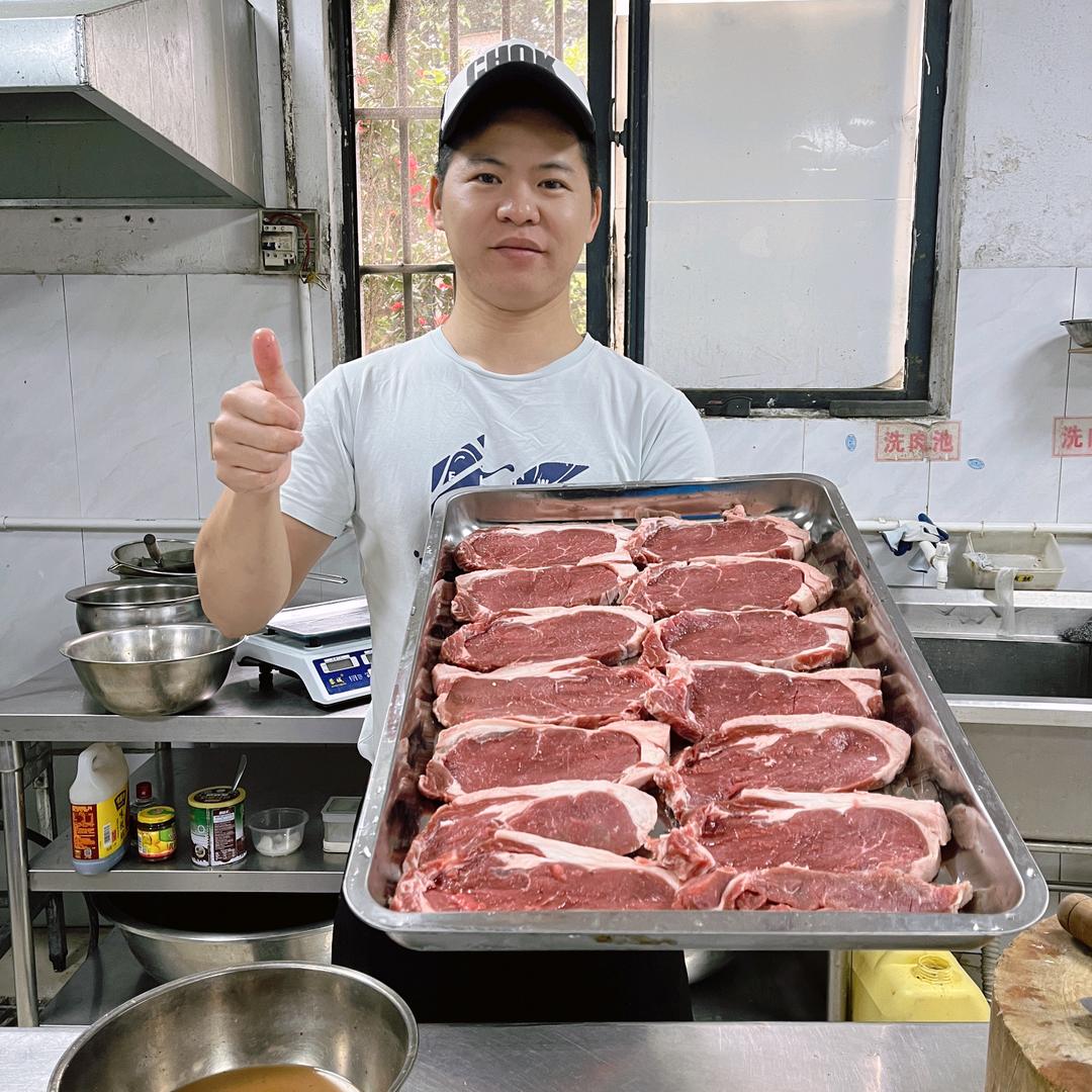 阿昌做牛排