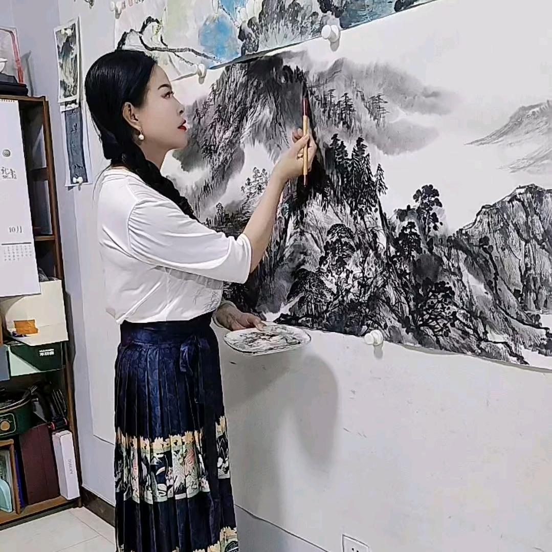 吕丽