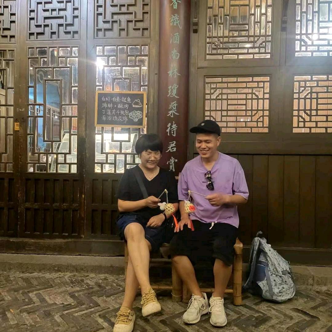 小芝会明服装搭配