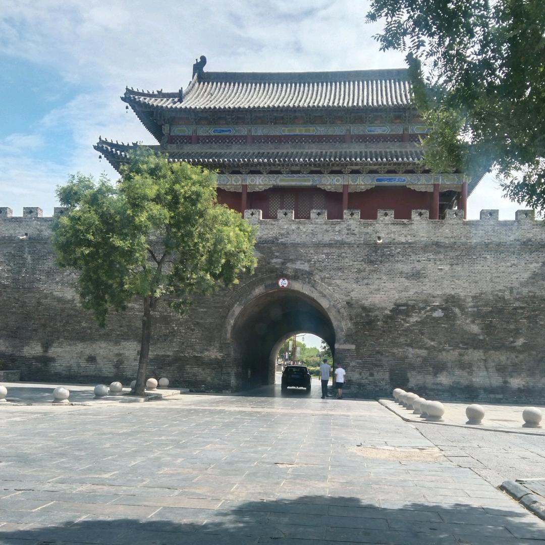 🧍‍♂️🇨🇳🇨🇳🧍‍♀