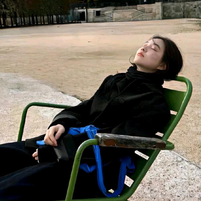 易小亿.