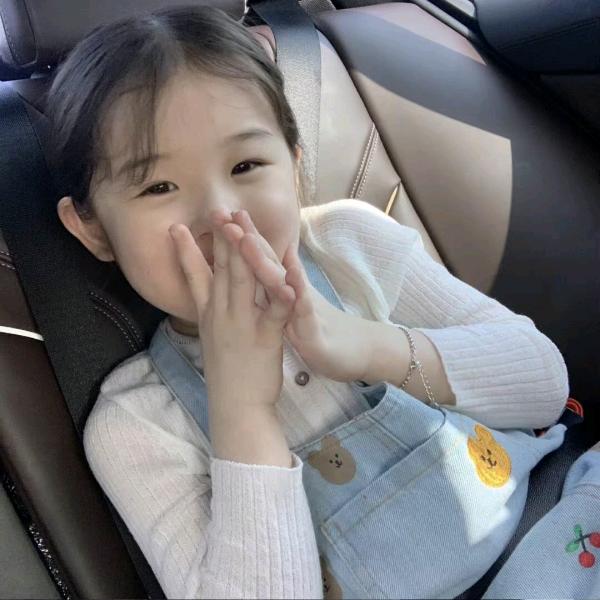 妹妹 .