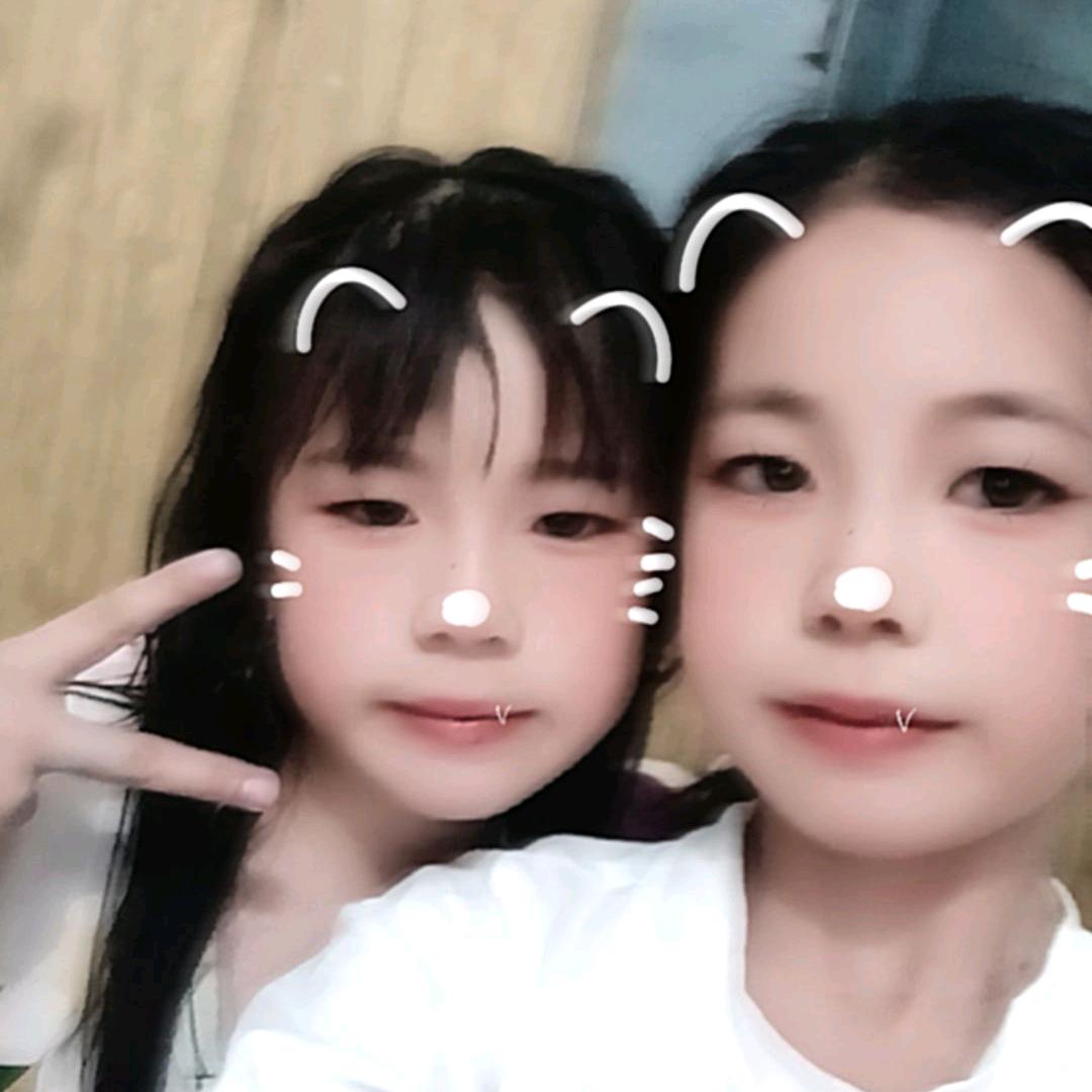 梓彤，梓露奶奶。