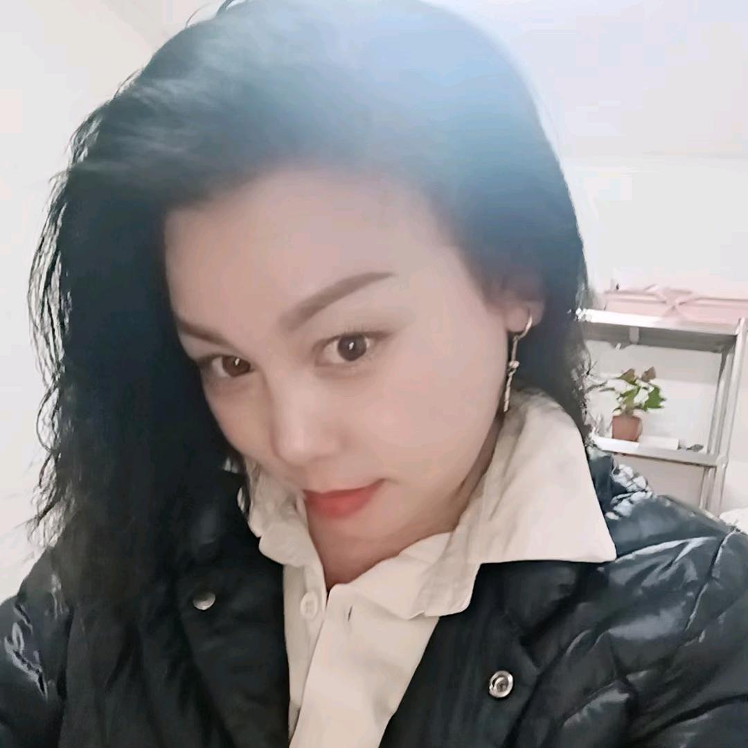万依红