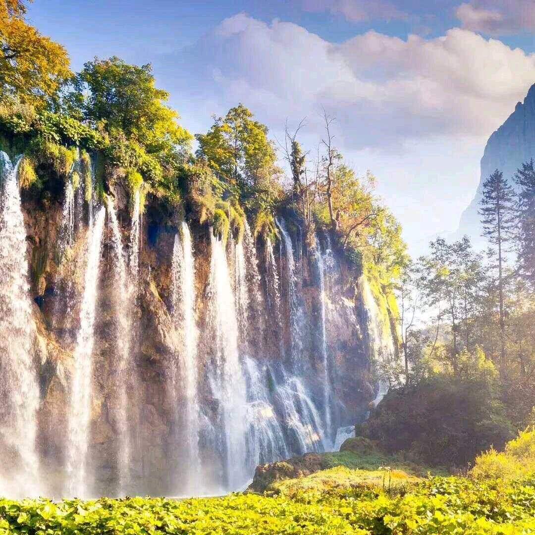 水挪蓝,山横黛
