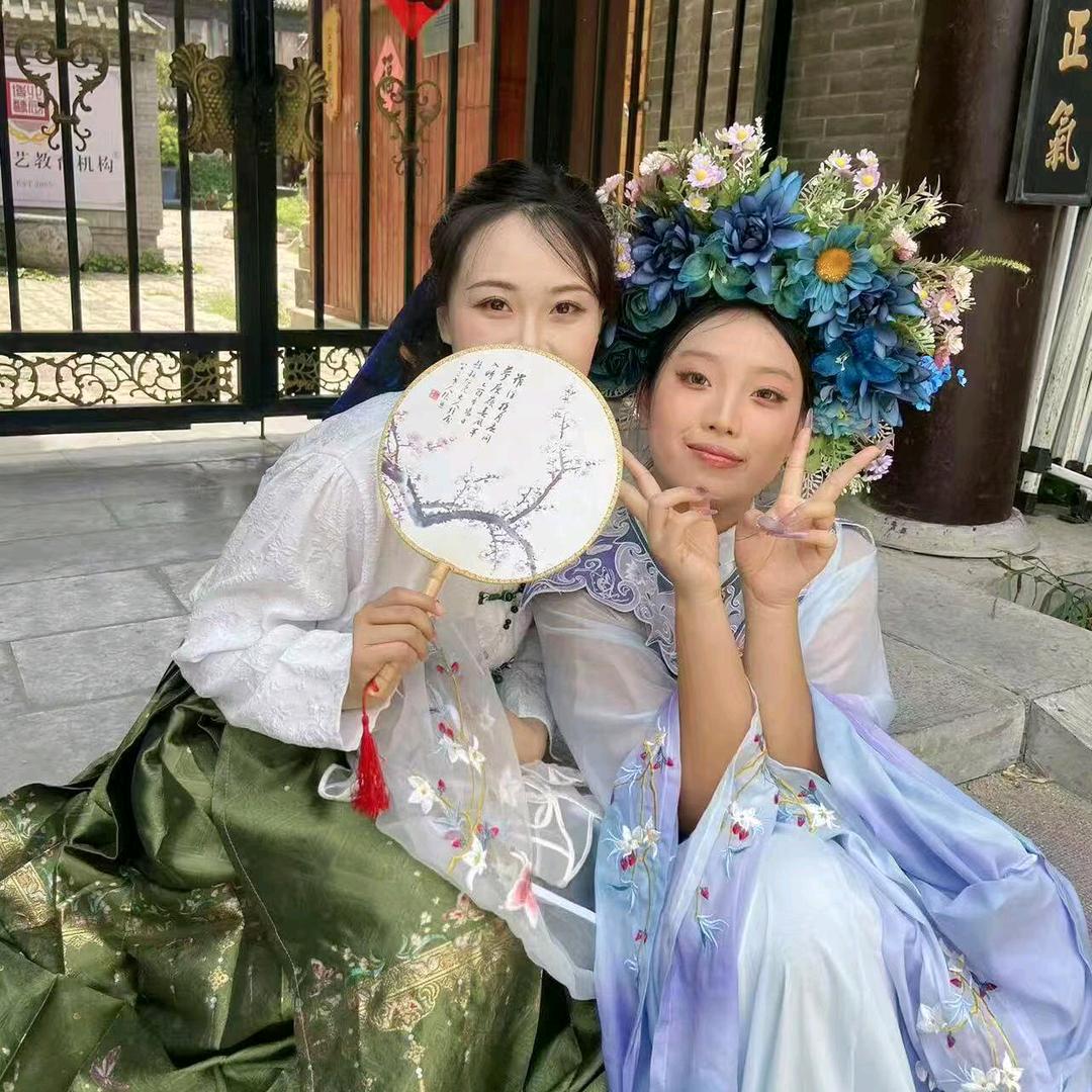 武汉市伊试绽百货店（个人独资）试绽欢言释放直播号