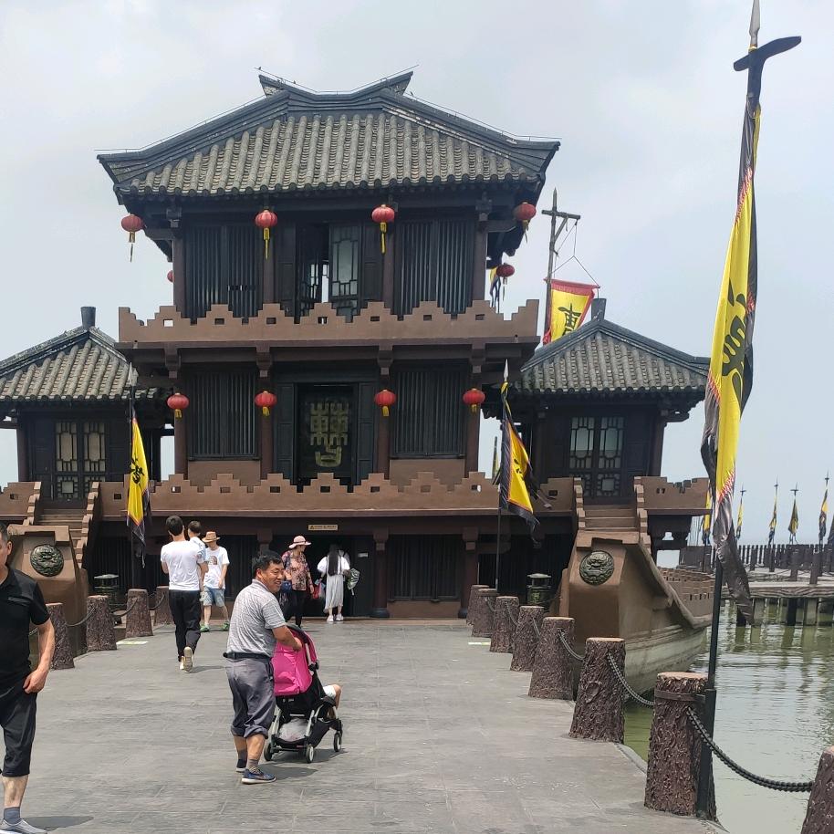 黄浦江上的木头