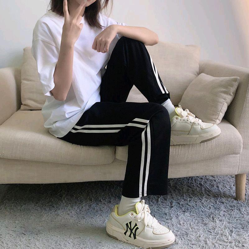 青春校园风校裤店