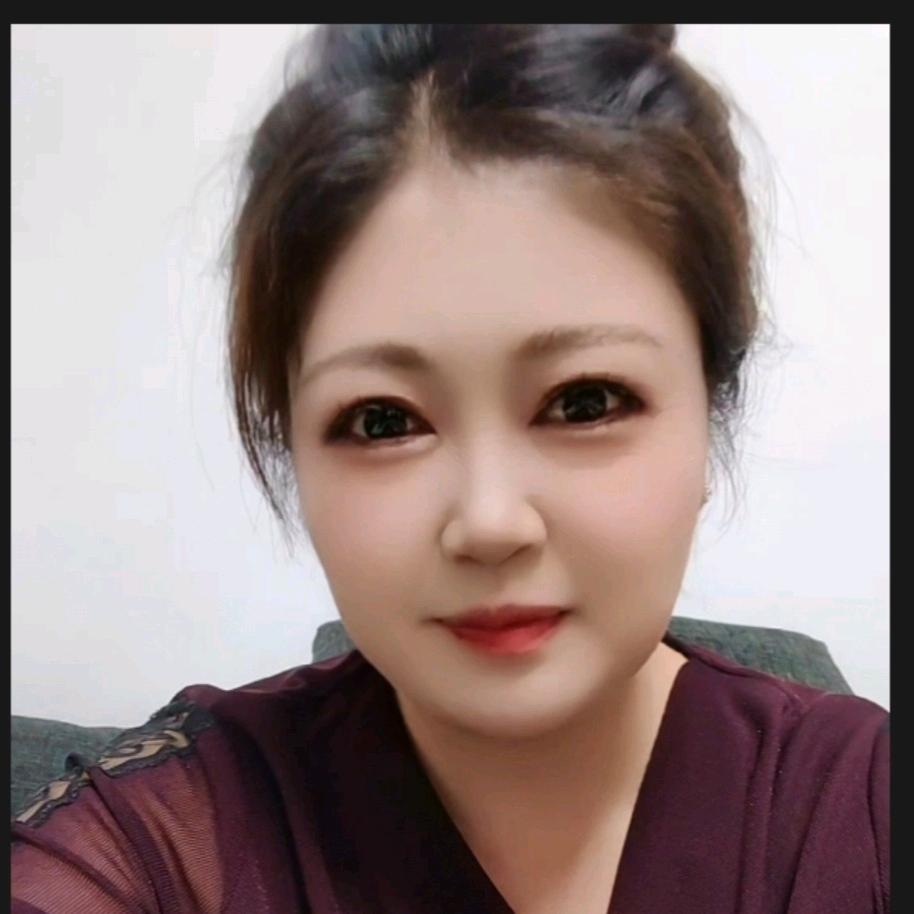 琼开心