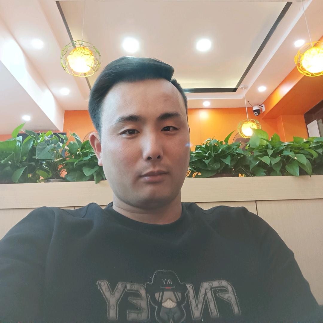 爱吃鱼香包菜的小孙头像