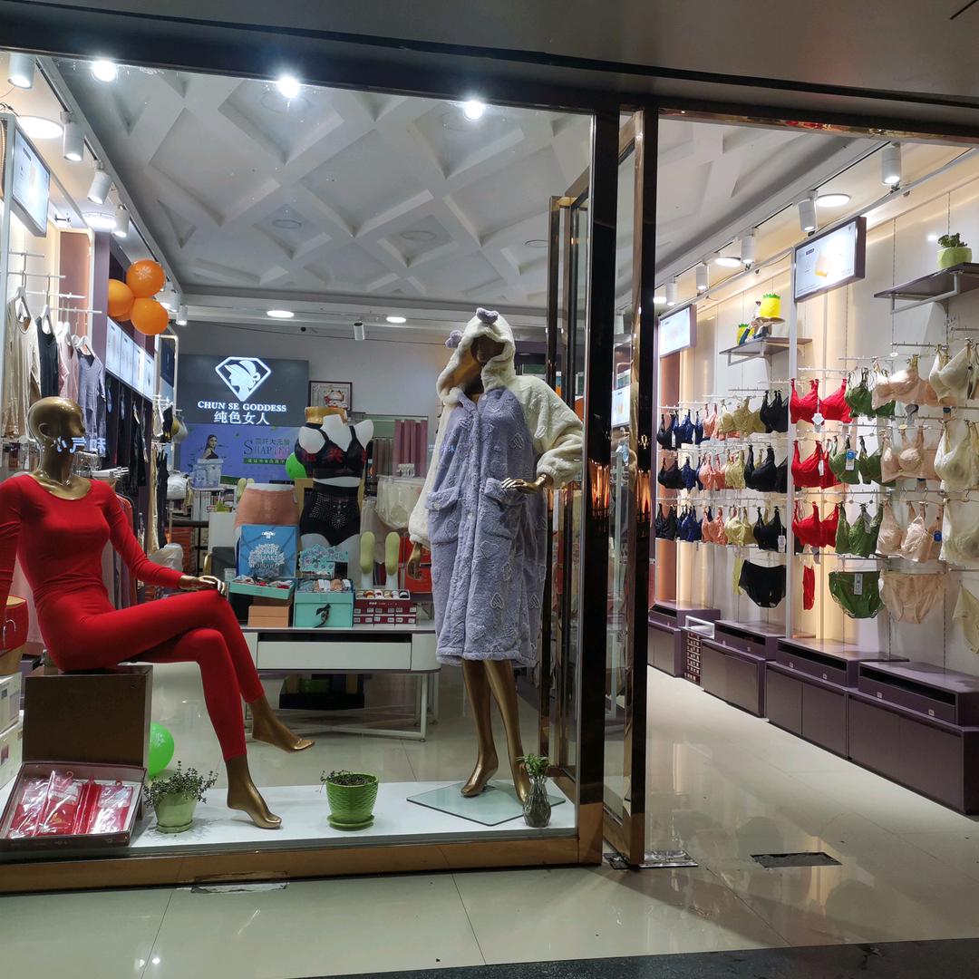 大方美胸皇后张姐