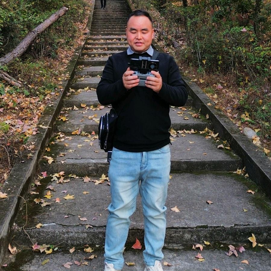 独攀留影