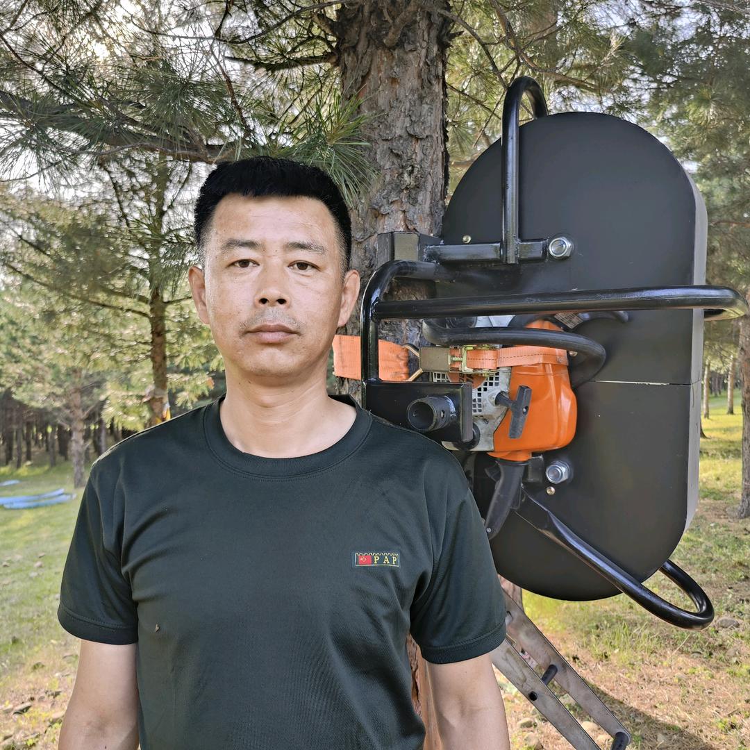 振动式松塔采摘机