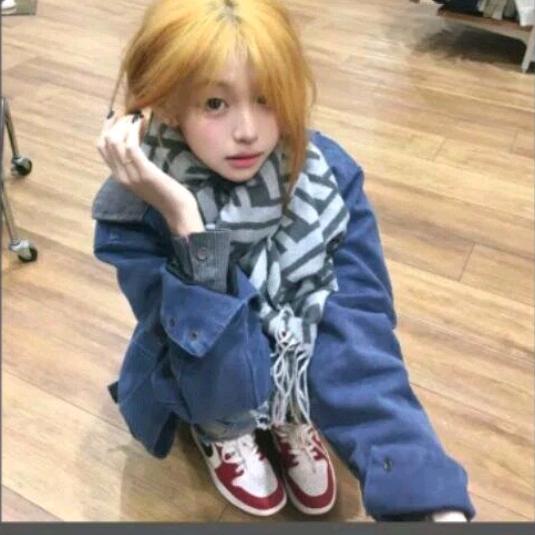 小猫爱美食