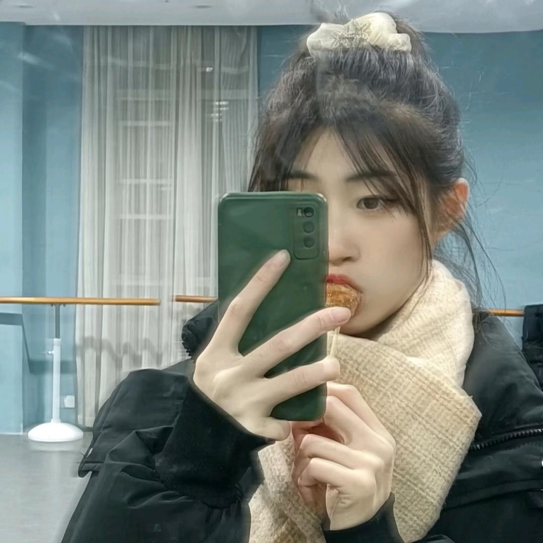 爱吃烤肠的喵喵小姐