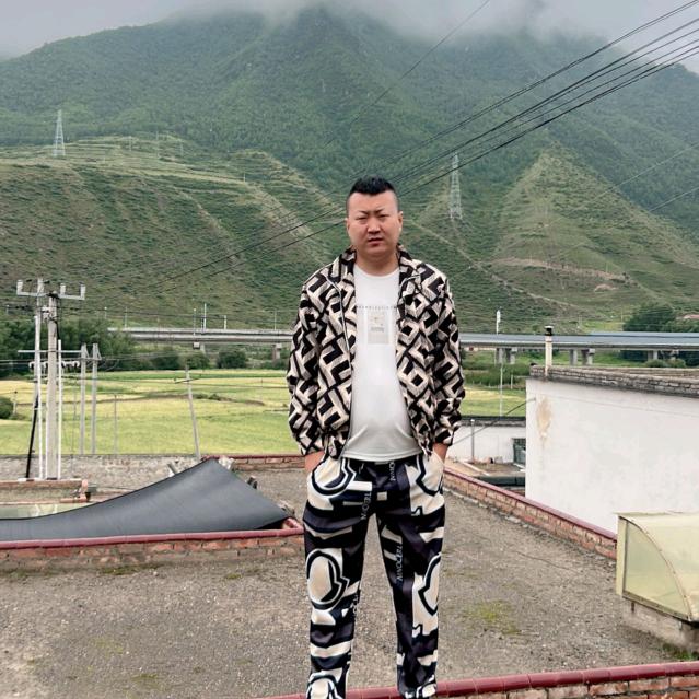往后余生！风中徘徊不舍。