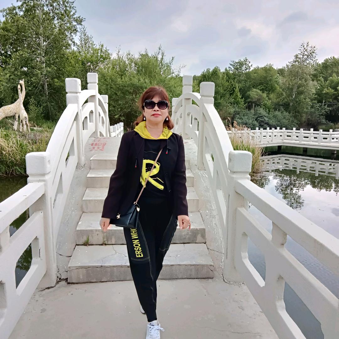 李芳
