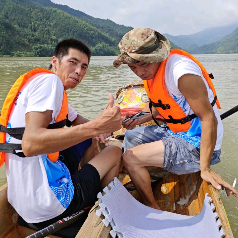 耳朵有点龙先生