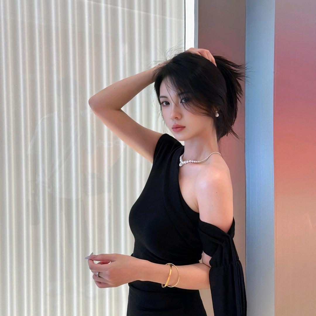 大梨子静静