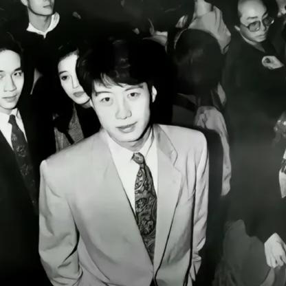 四卐