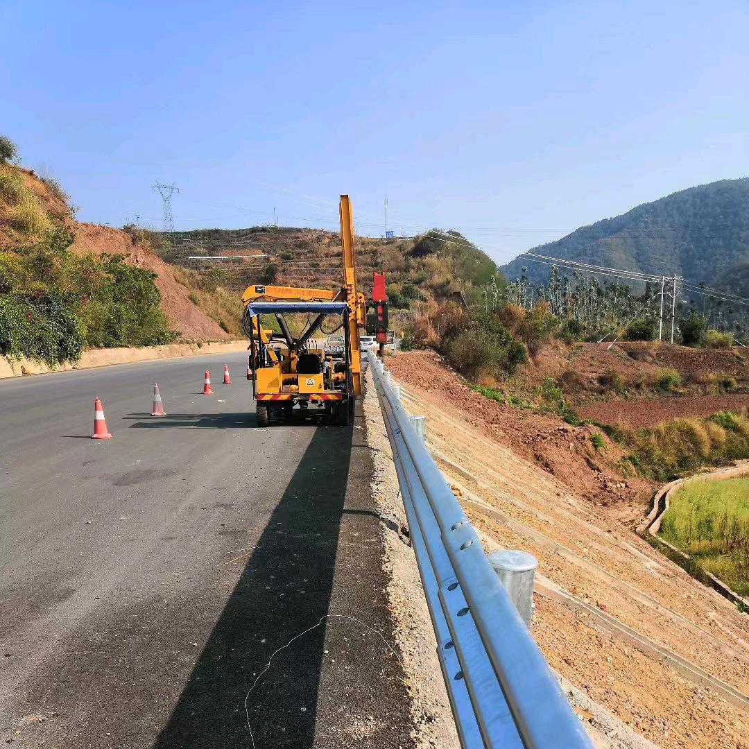 靖波交通～车载钻孔，护栏安装队