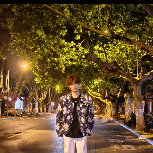 远的不是距离是她的心