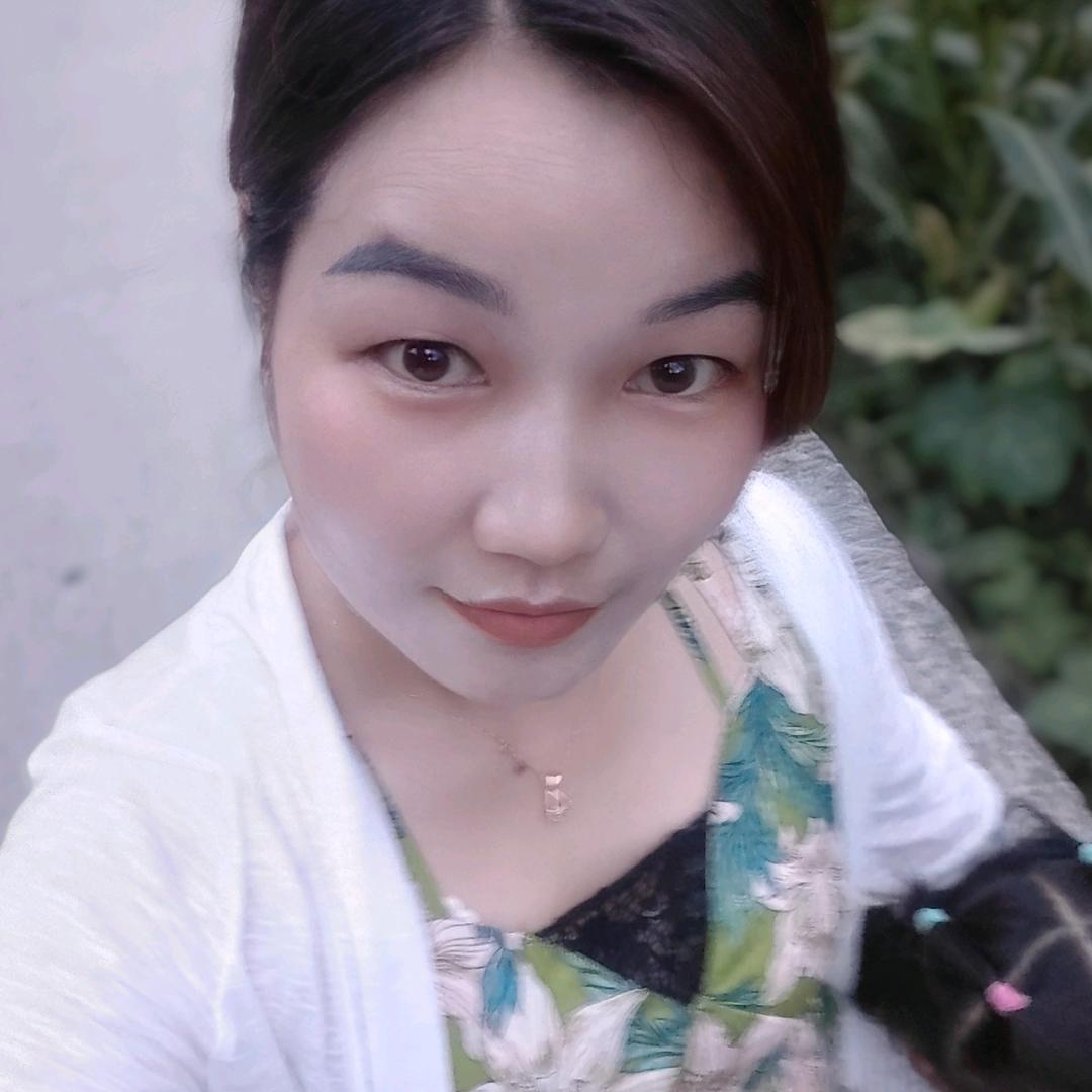 小何