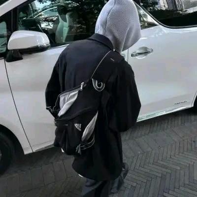 不爱我就逃/.