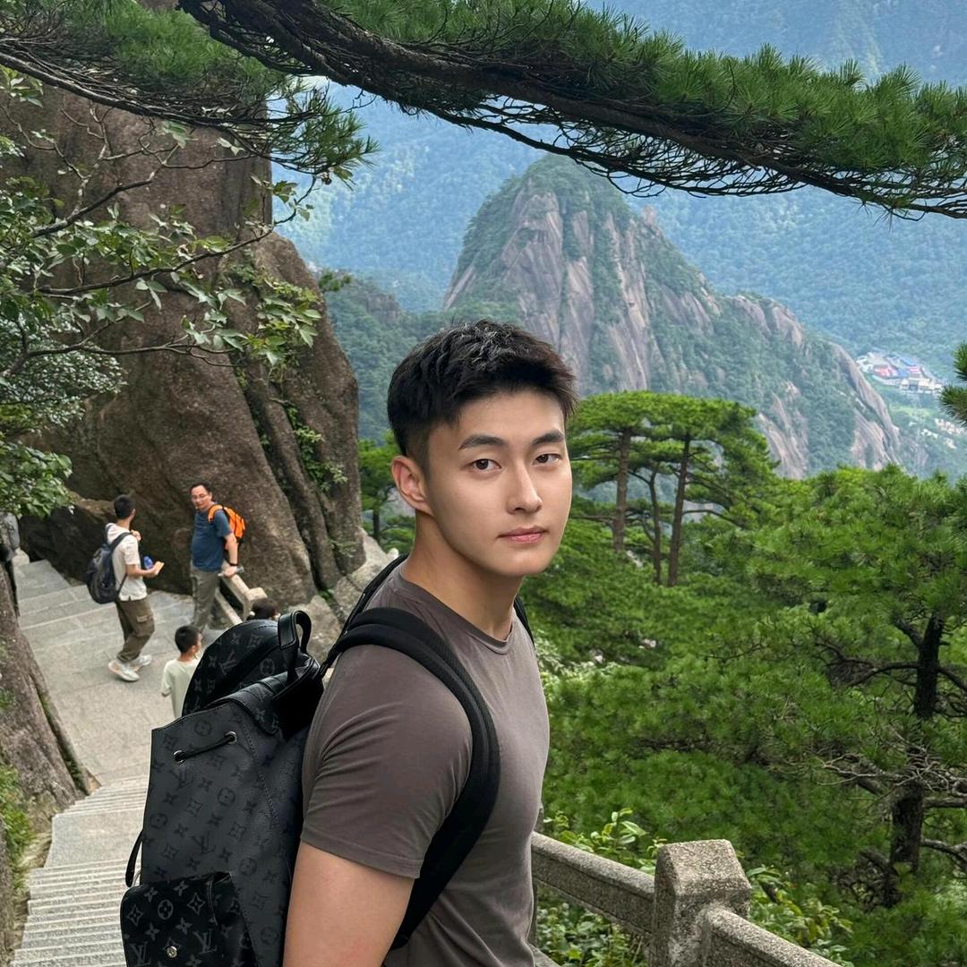 闹腾的金毛