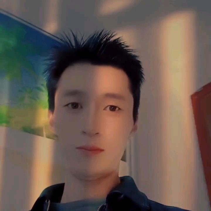 何斌