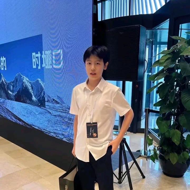 曲哲良粉丝(viaa🎀)头像