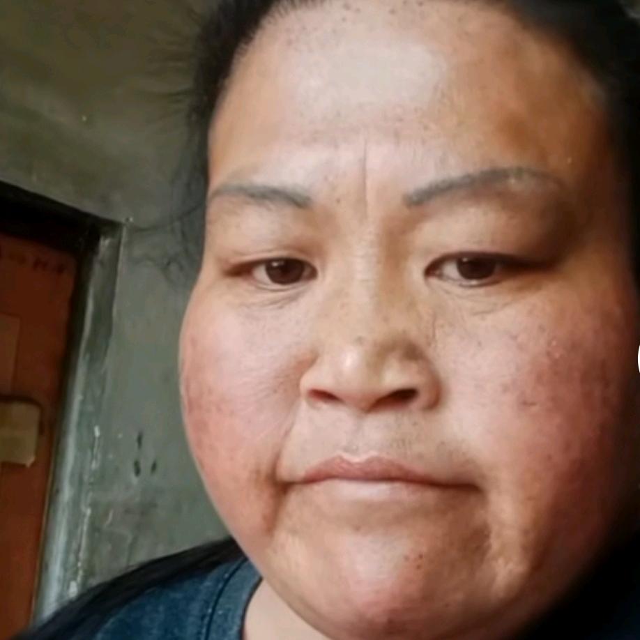 一个爱抬杠的美甲师