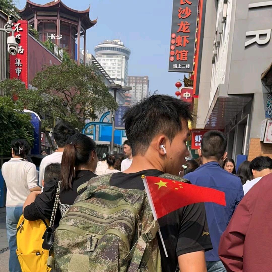 小陳同学的世俗💫
