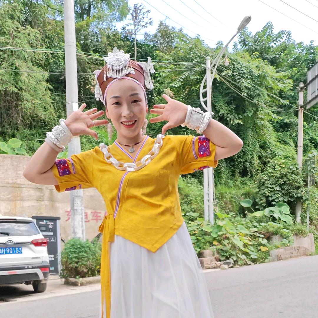 秋秋-青青苗族服饰