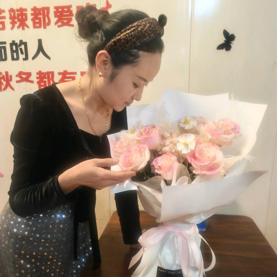 : ღ᭄笑着~退场᭄