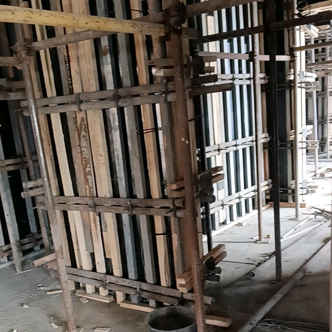 努力前行,工地姐姐,为了碎银几两🔨🔧