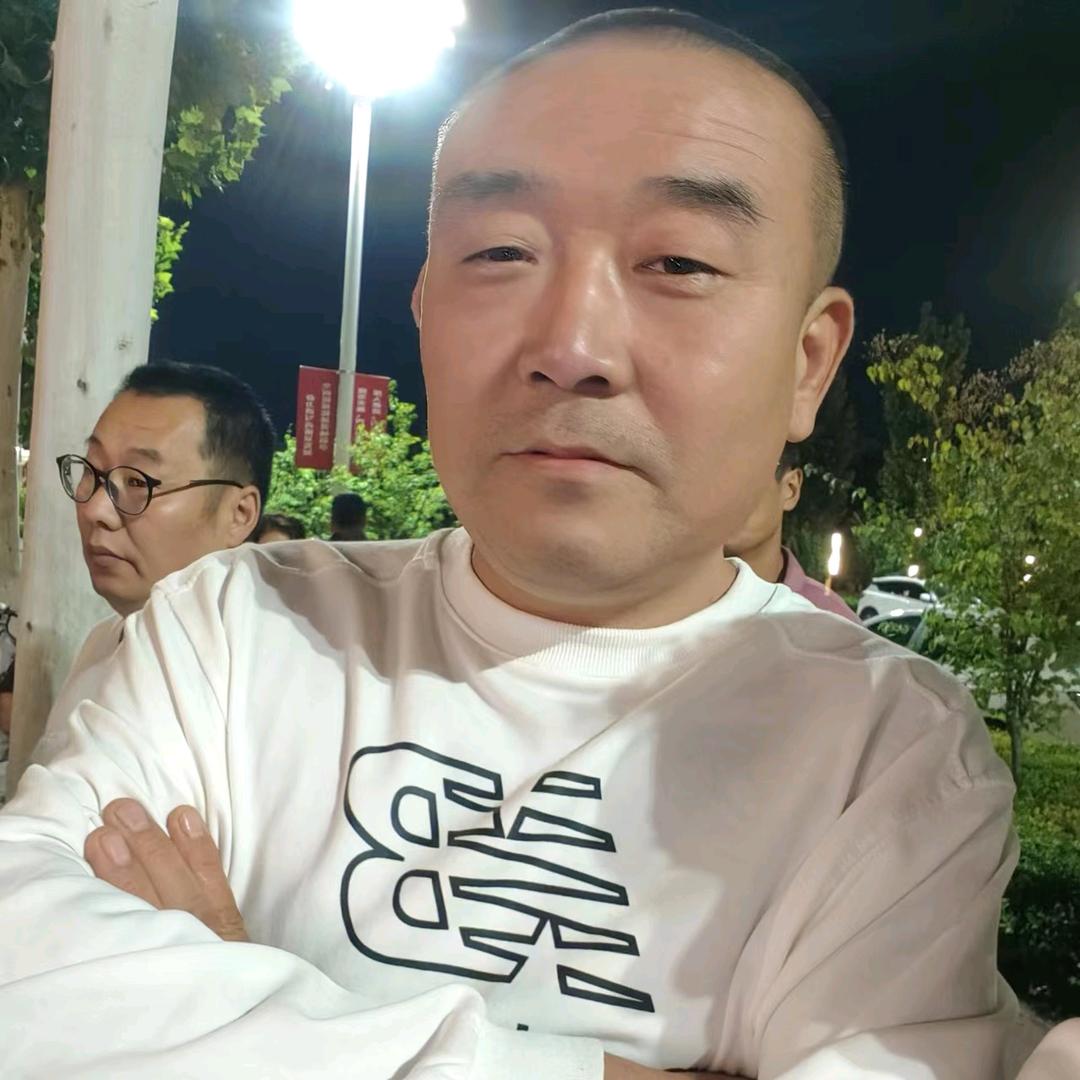 刘佳，