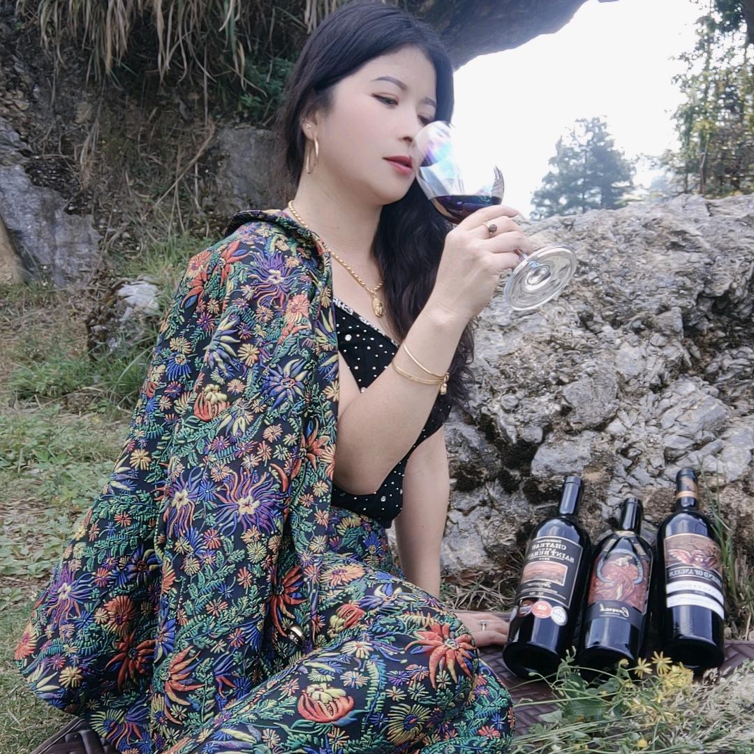 佐恩酒业:总代理（（何经理）)