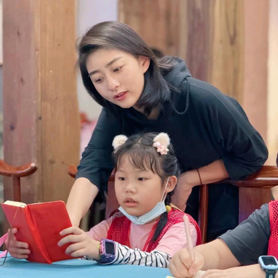 福州陪娃诗诗校长