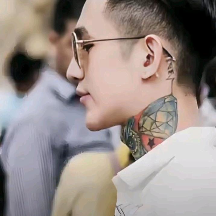 看海的孩子喜欢浪°