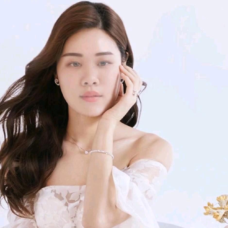 冰凌蔷薇女孩♛