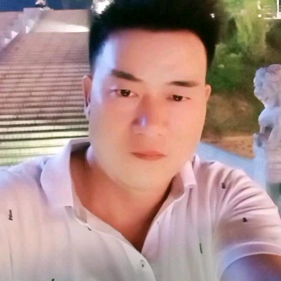 别人的屋檐在大，不如自己有把伞