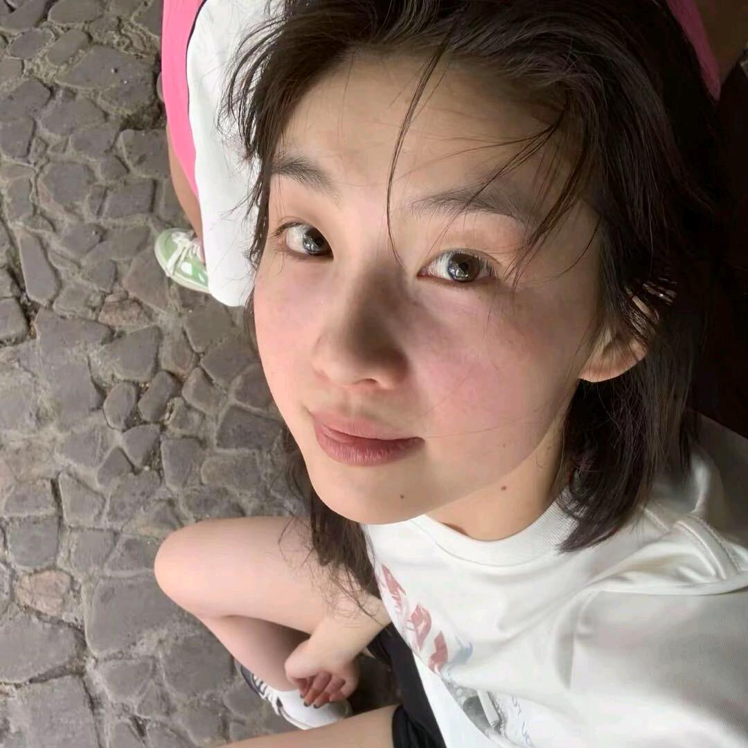 爱吃草莓-